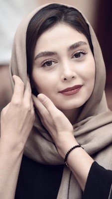 دیبا زاهدی-بازیگر ایرانی